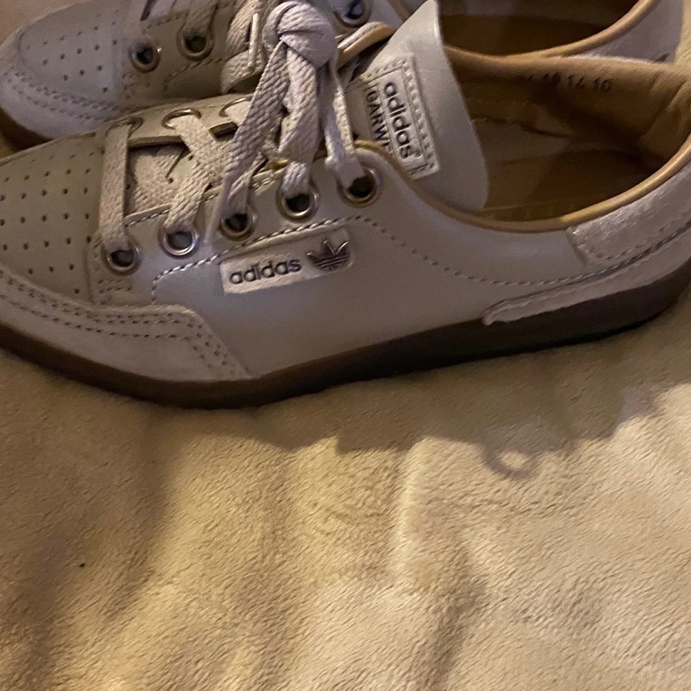 Adidas Garwen Sneakers in Light Beige